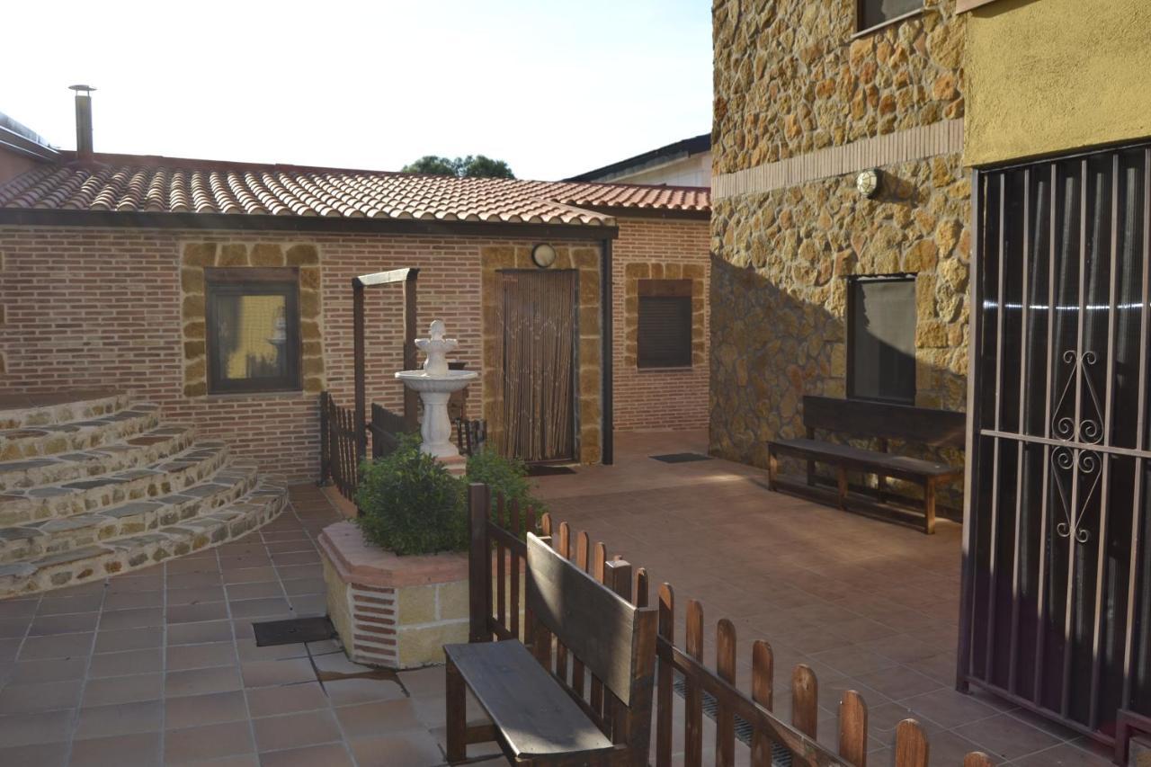 Apartamentos "Casa Rural De Aldea" Aldea del Fresno Екстериор снимка